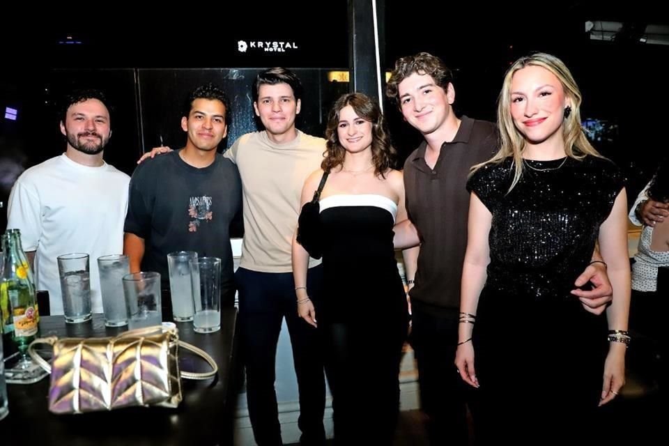 Bernardo Sáenz, Leopoldo Ruiz, Andrés Lares, Isabella Vela, Marcos de la Maza y Sophia Athanasakis