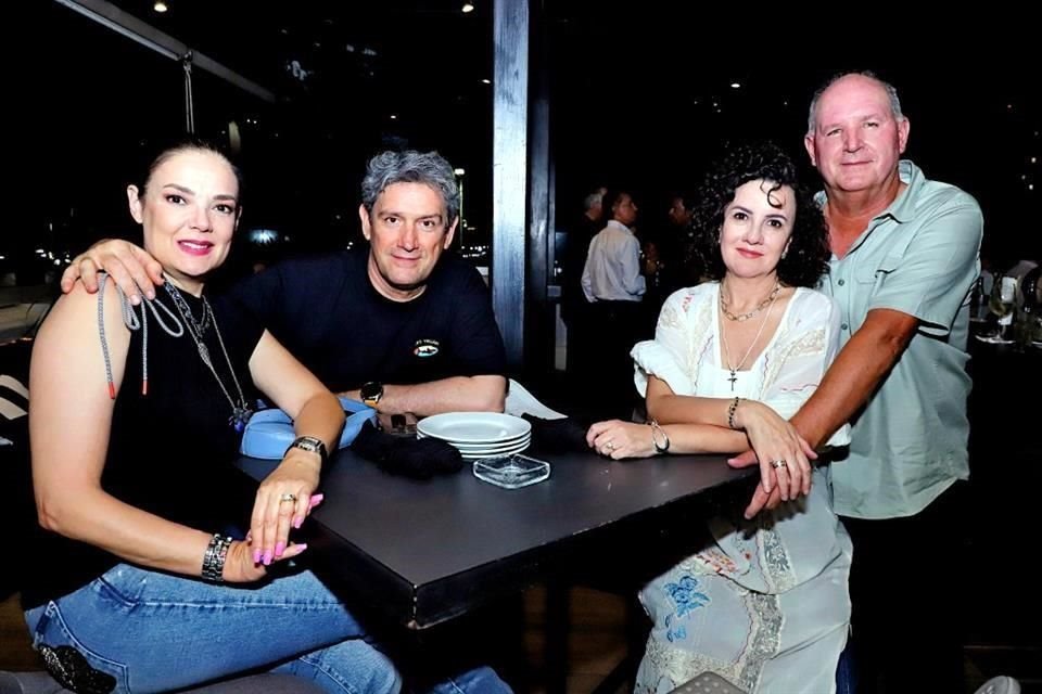 Claudia Martínez de Sojo, Alberto Sojo, Bertha Vidaurri de Elías y Humberto Elías