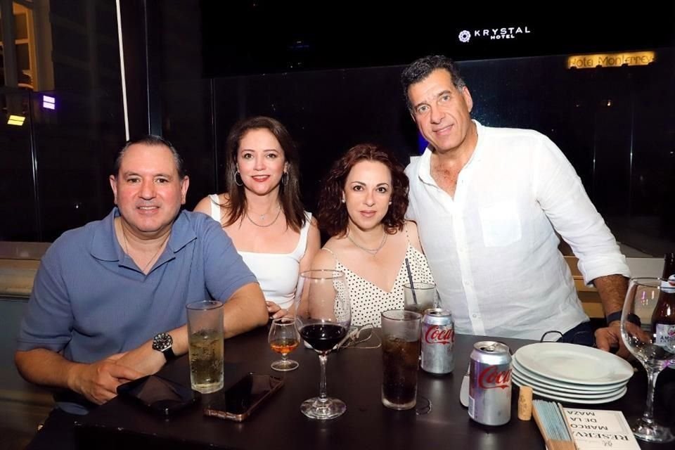 Francisco Fernández, Delia González, Vicky de Yga y Enrique Yga