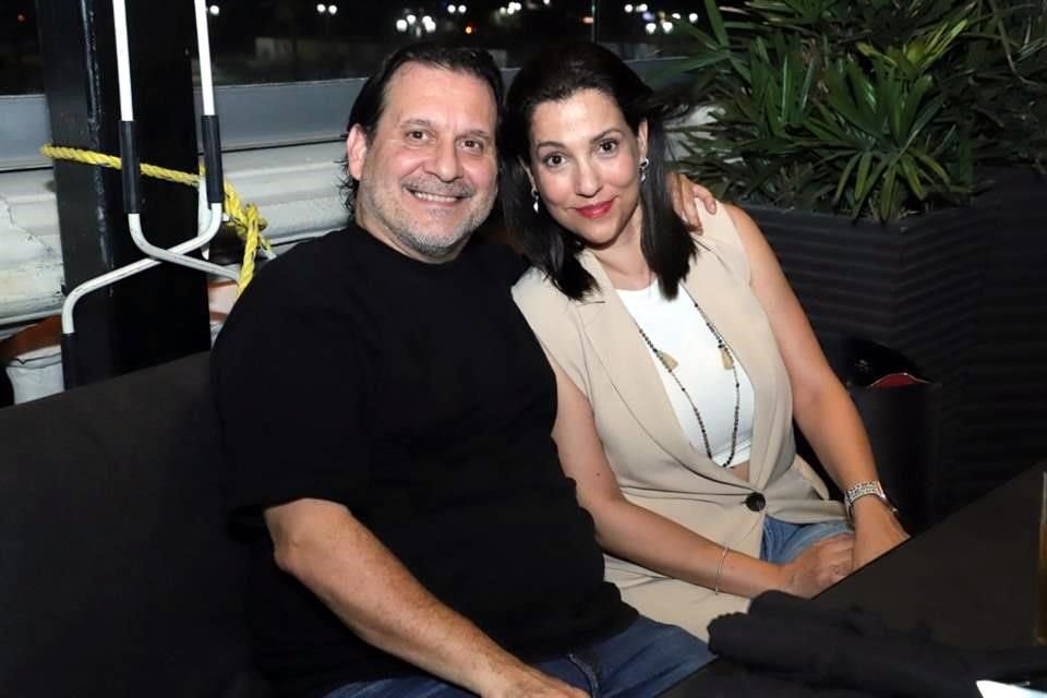 Luis Enrique Flores y Mirthala Garza