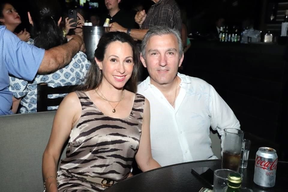 Maricarmen Elizondo y Mauricio Lozano