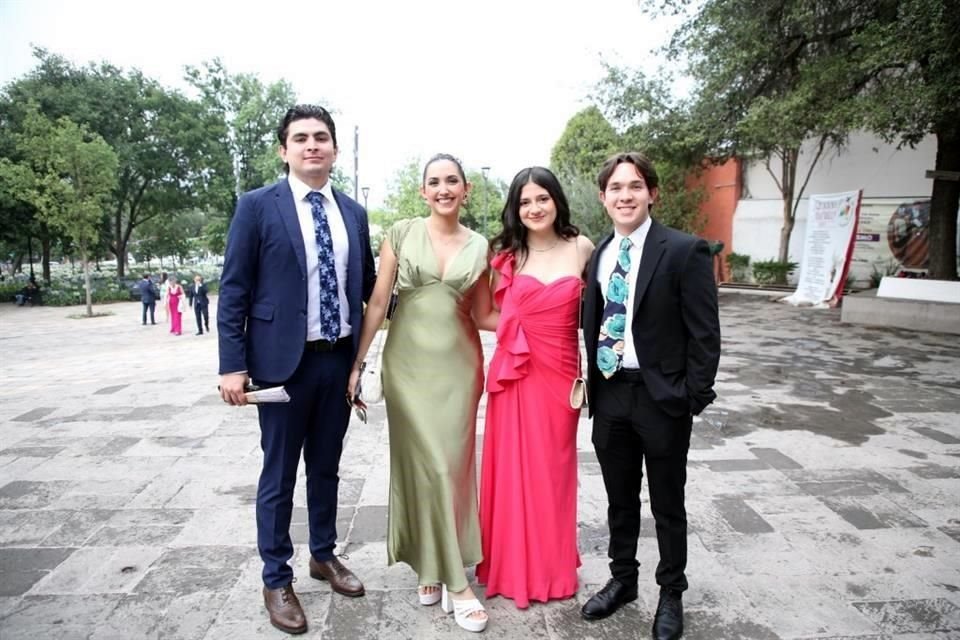 Diego Díaz, Mariana Salinas, Verónica Mendiola y Mario Salinas