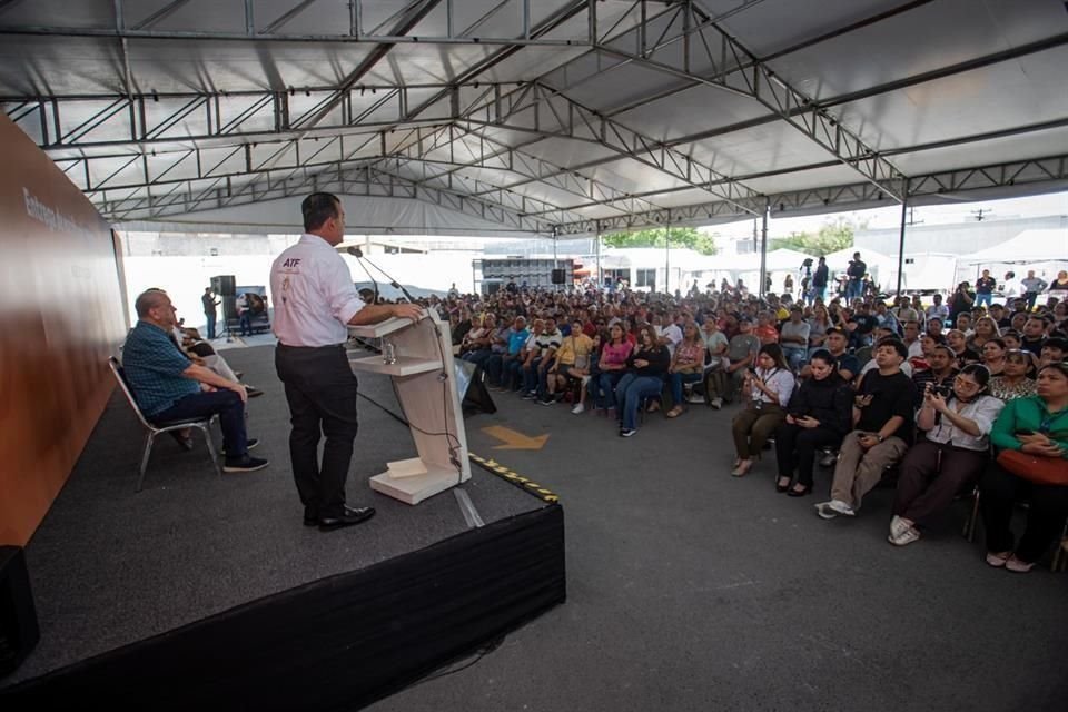 Durante el evento se entregaron en total 348 escrituras, y según Montiel el 95 por ciento de ellas salieron en un tiempo récord de entre tres y 12 meses.