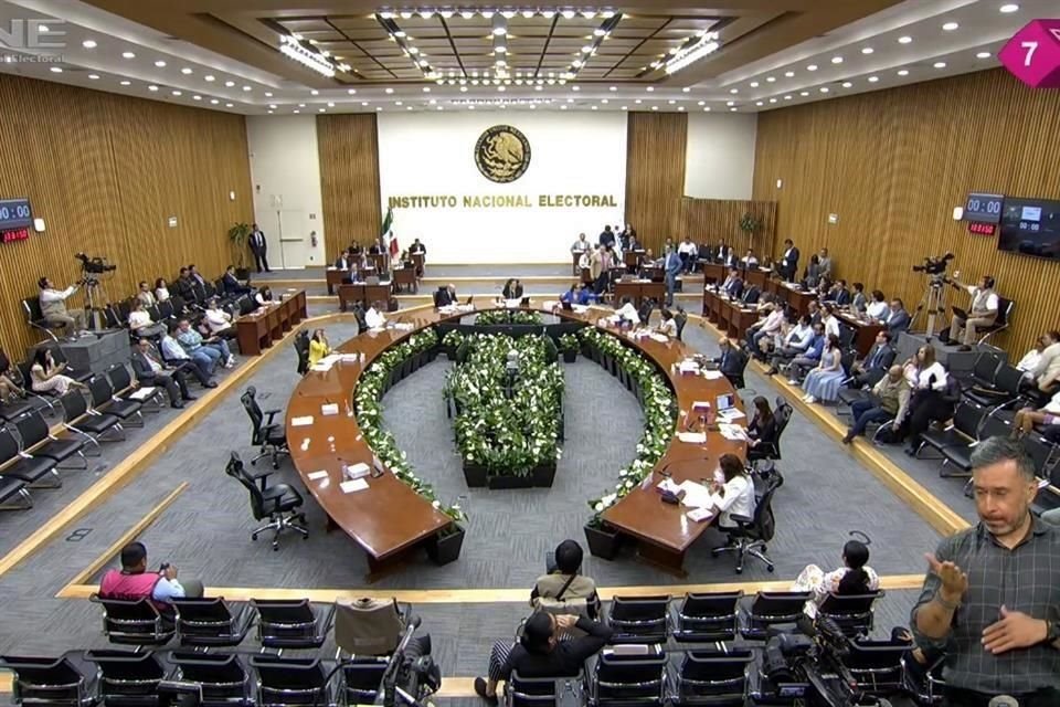 El INE se convertía en el órgano interno garante de los partidos políticos, tarea que realizará la Unidad Técnica de lo Contencioso Electoral.