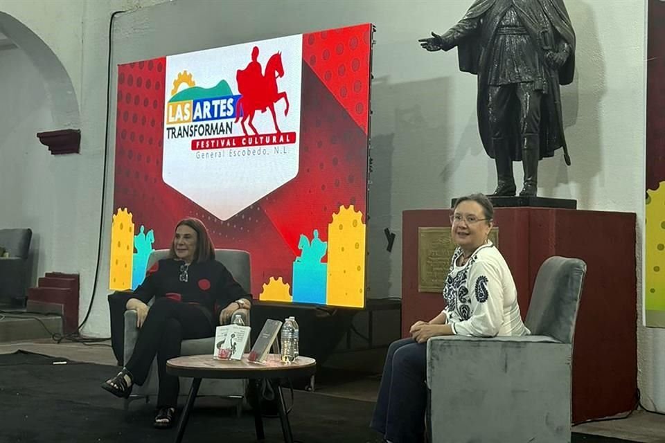 Sabina Berman (izq.) y Ana Laura Santamaría sostuvieron el diálogo.