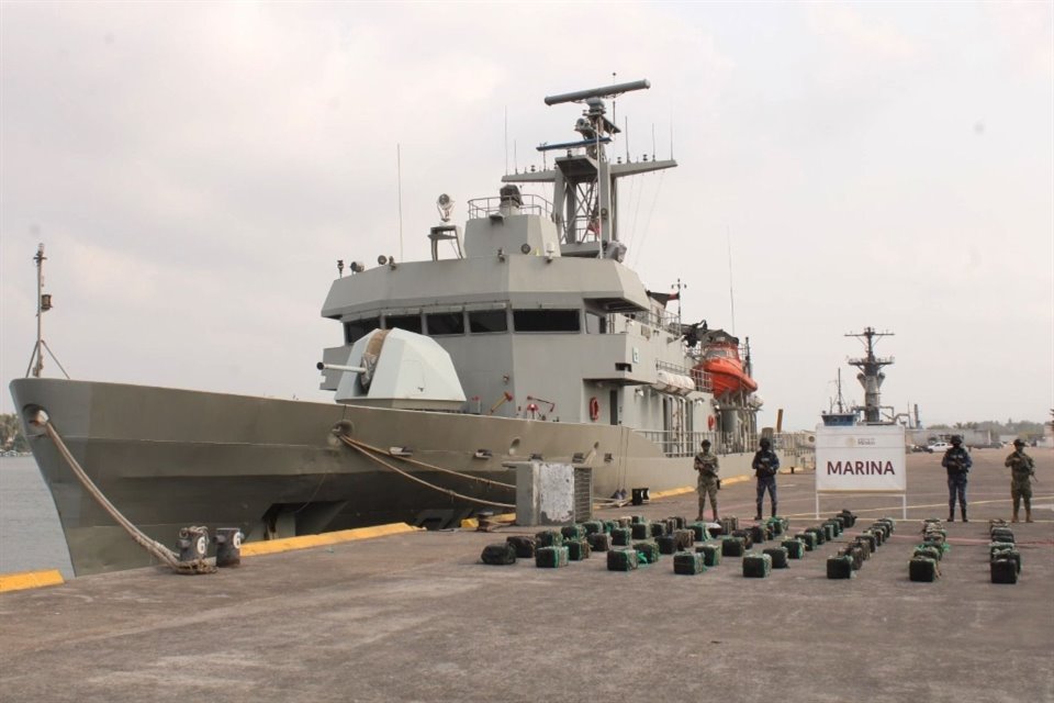 Marinos aseguraron en costas de Michoacán 1.28 toneladas de cocaína, lo que equivale a 2.5 millones de dosis y tiene un valor de 310 mdp. 