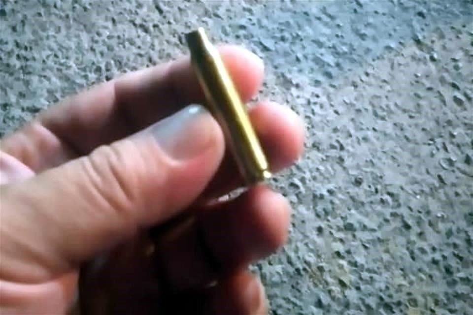 El sonido de armas de alto poder alarmó a los habitantes que grabaron con sus teléfonos celulares cuando se desarrollaba la balacera.
