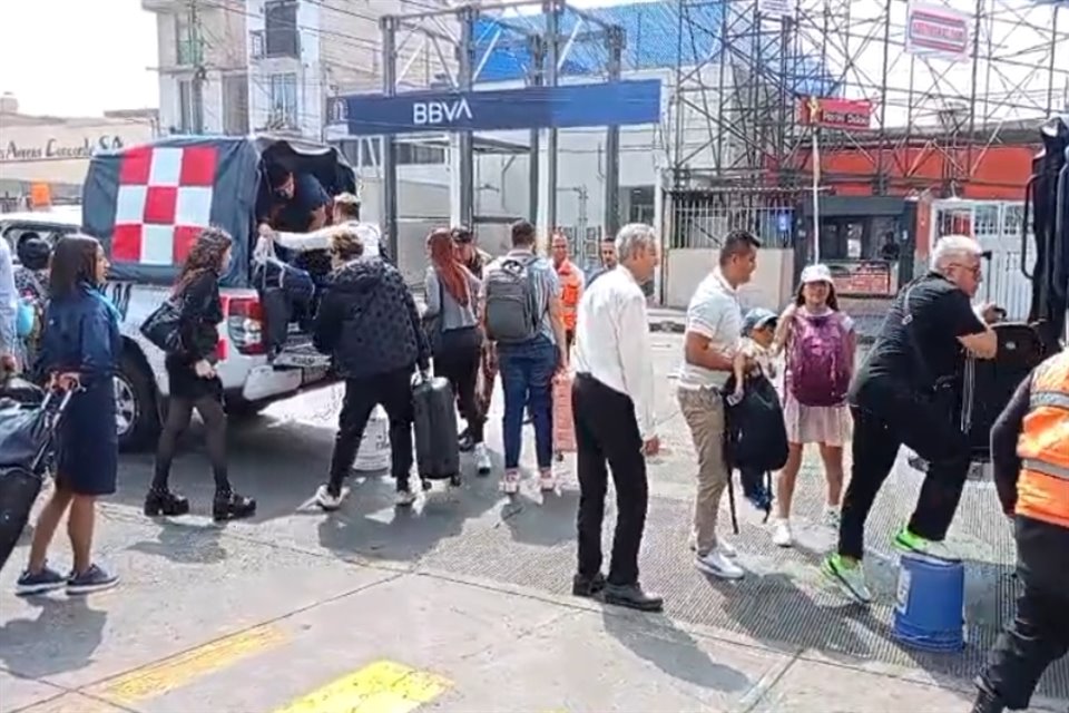 Debido a protesta de la CNTE, usuarios resultaron afectados.