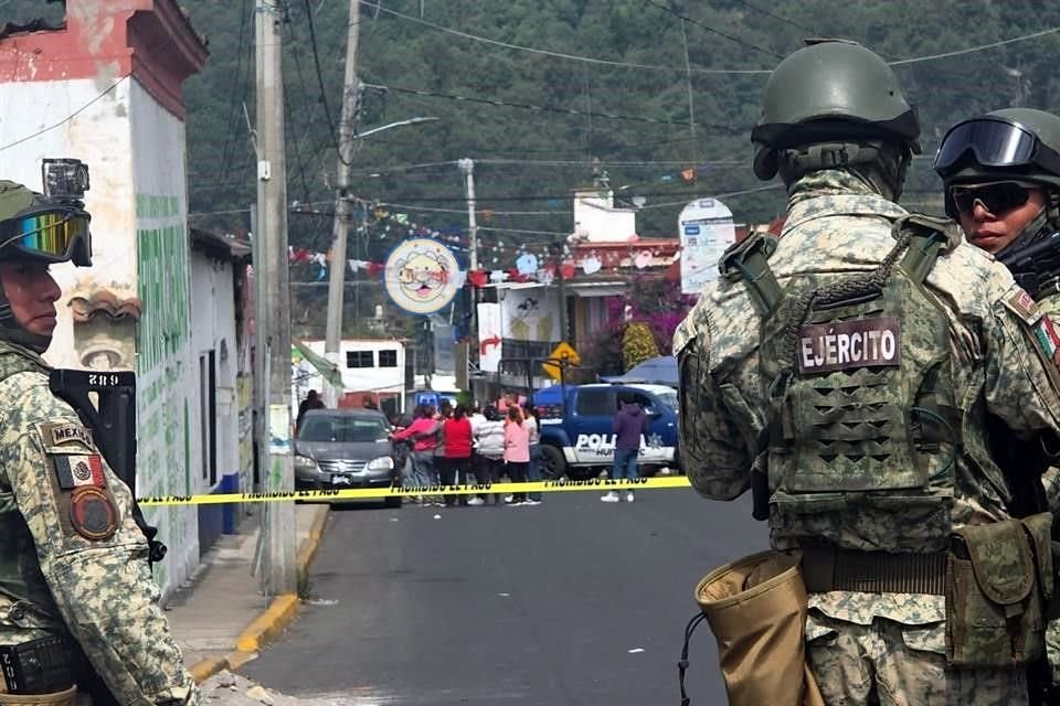 En Huitzilac, Morelos, un hombre identificado como 'El Mariachi', señalado como presunto cabecilla de 'Los Chuchas', fue asesinado a tiros este viernes por la mañana frente al Palacio Municipal.