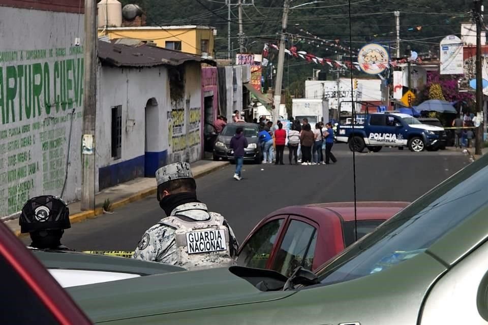 En Huitzilac, Morelos, un hombre identificado como 'El Mariachi', señalado como presunto cabecilla de 'Los Chuchas', fue asesinado a tiros este viernes por la mañana frente al Palacio Municipal.