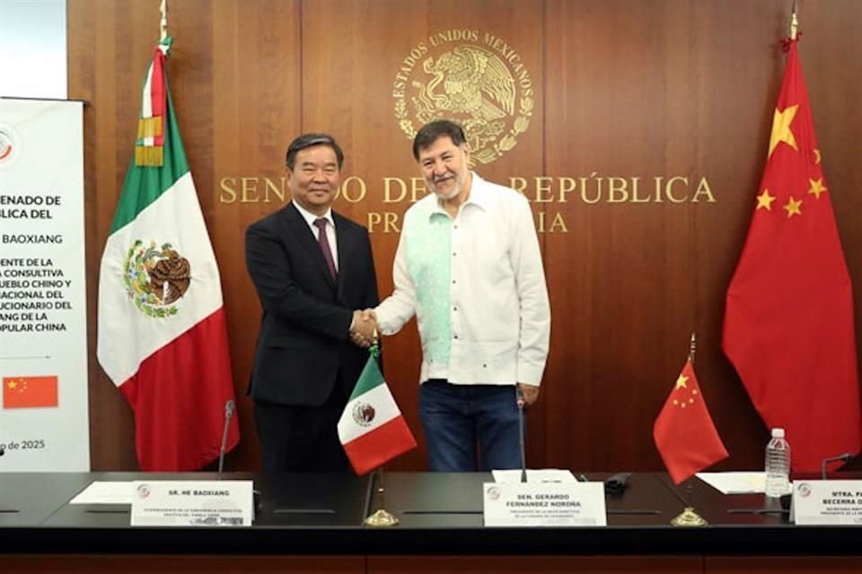 a comitiva estuvo encabezada por He Baoxiang, vicepresidente de la Conferencia Consultiva Política del Pueblo Chino.