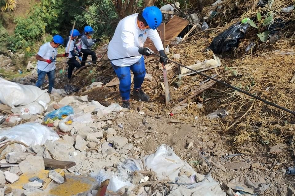 Activistas realizaron labores de búsqueda en las Barrancas de Tarango, considerada como la más grande dentro del sistema del poniente de la Ciudad. 