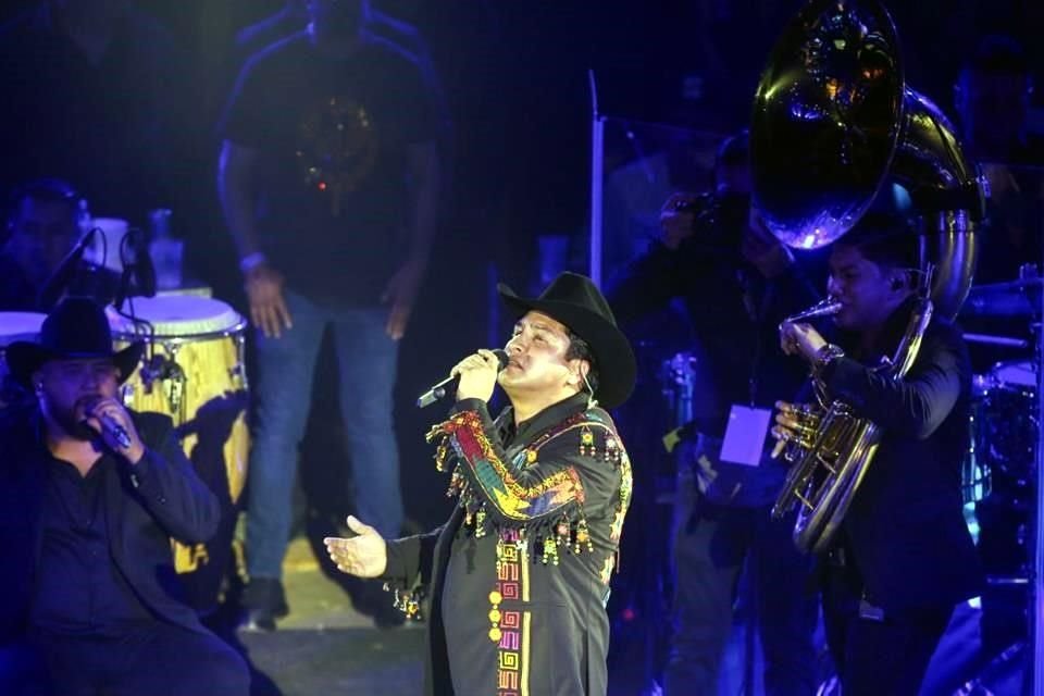 Julión Álvarez fue vetado de EU durante ocho años.