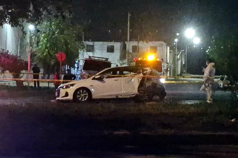 El conductor impactó dos vehículos más, un Chevrolet Onix y un Toyota Camry.