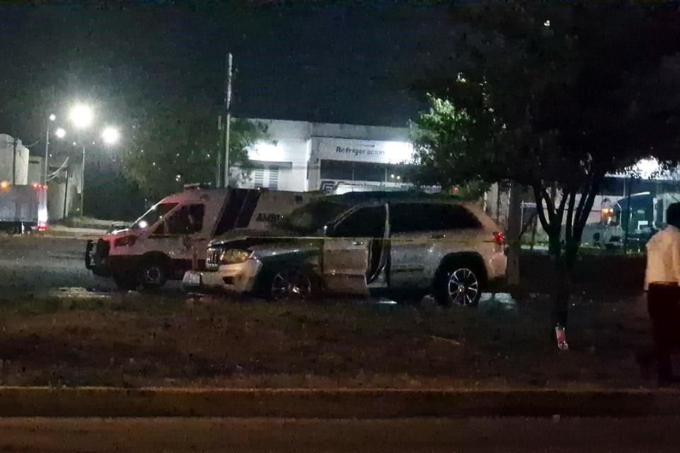 El conductor impactó dos vehículos más, un Chevrolet Onix y un Toyota Camry.