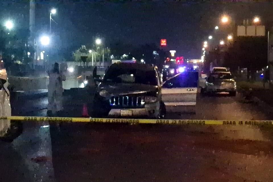 El conductor impactó dos vehículos más, un Chevrolet Onix y un Toyota Camry.