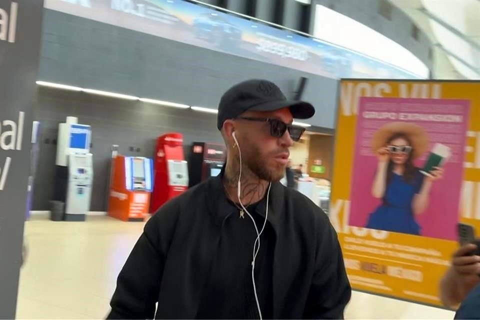 Sergio Ramos llegó este sábado a Monterrey para reportar con Rayados.