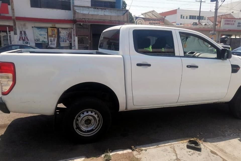 El presunto funcionario fue sorprendido en un vehículo registrado a nombre del Gobierno de Hidalgo.