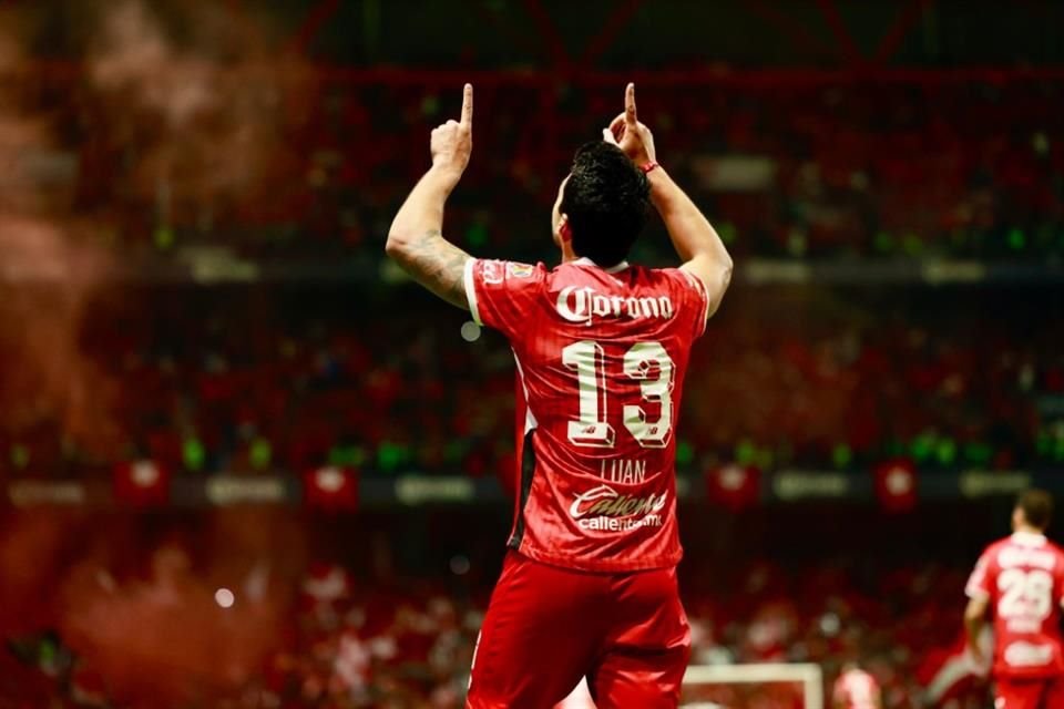 El defensa central Luan clavó el primer gol de cabeza.