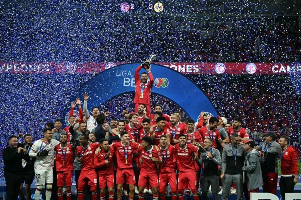 Toluca rompió sequía de 15 años y levantó su décimo primer título al vencer por marcador global de 2-0 al tricampeón América en la Final.