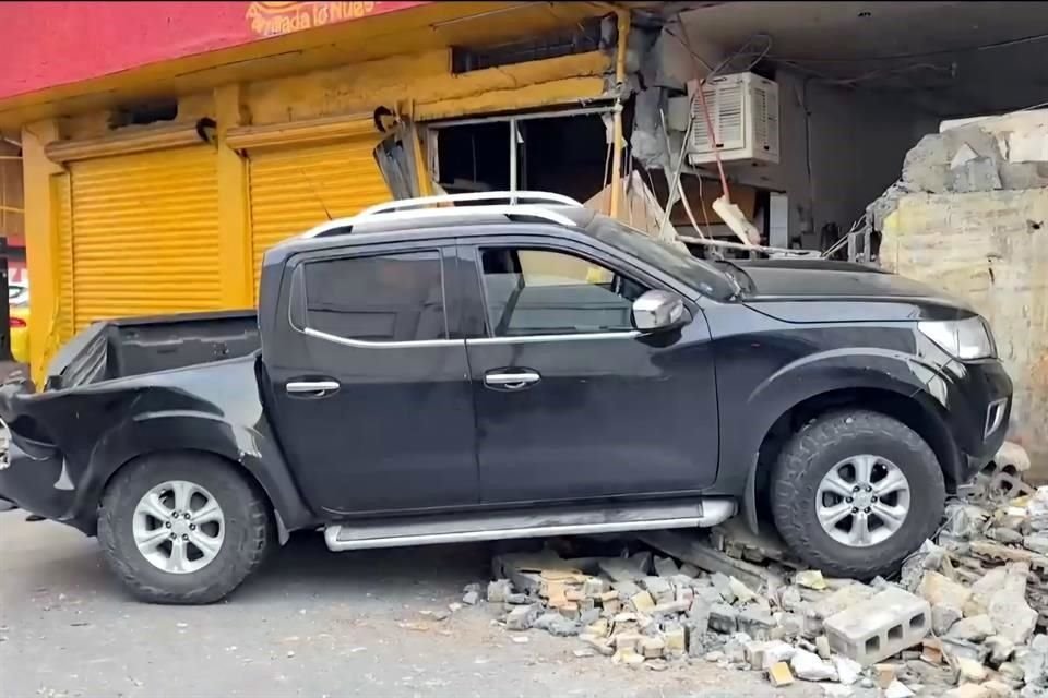 El segundo accidente se reportó a las 6:20 horas donde participaron tres camionetas.