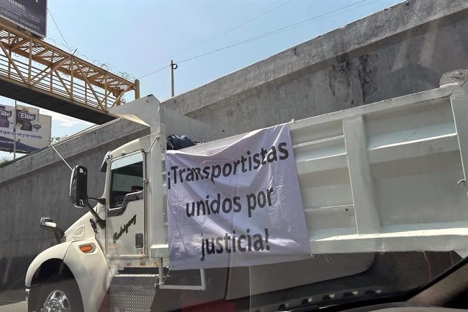 Las unidades tomaron vías de la Ciudad como Morones Prieto.