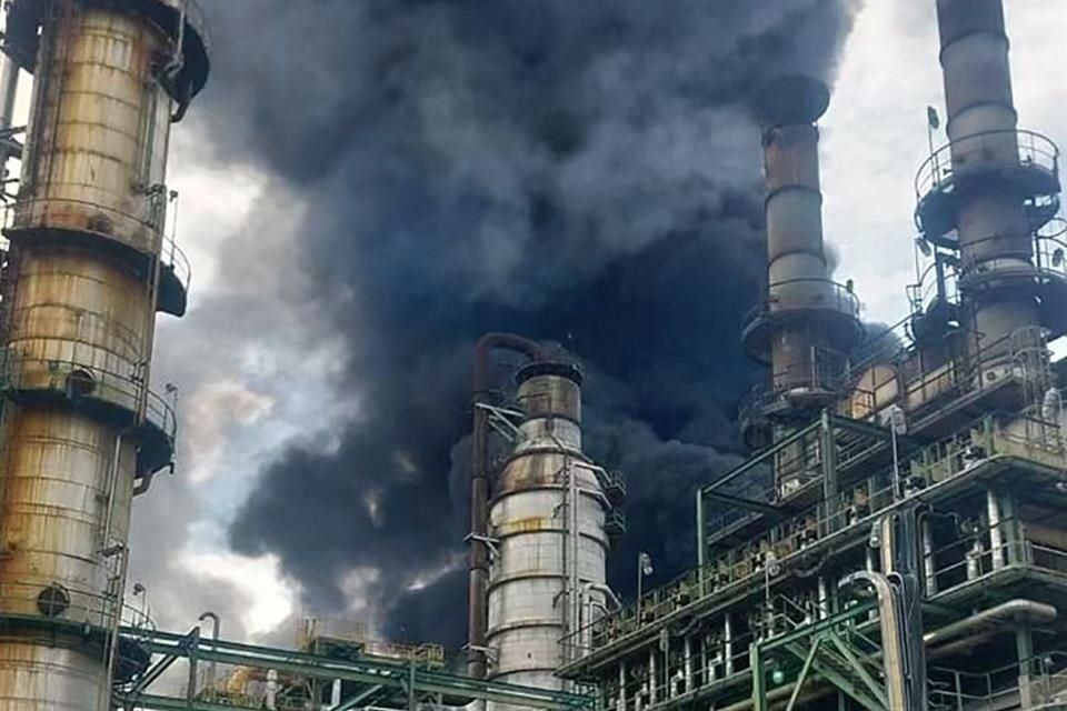 Un gran incendio se desató en la Refinería Esmeraldas, la más importante de Ecuador, sin que se registraran heridos.