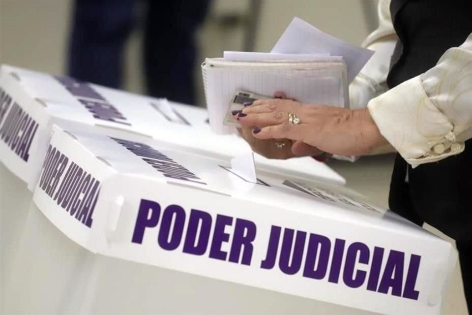 El INE estimó que sesión de cómputos distritales para contar votos de elección judicial tardará hasta 10 días ante complejidad del proceso.