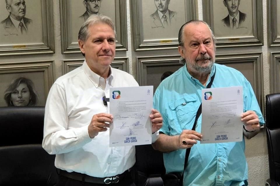 Juan Ignacio Barragán (izq.), titular de AyD, y Mauricio Fernández, Alcalde de San Pedro, firmaron el convenio.