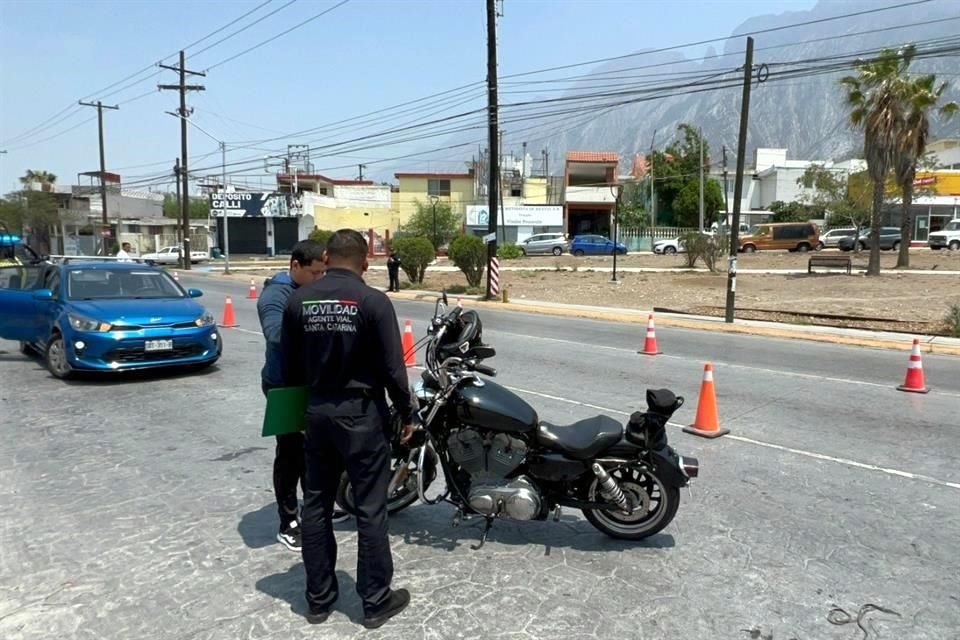 El Municipio de Santa Catarina recoge 18 vehículos y aplica 20 actas viales a motocicletas que circulaban sin placas ni licencia.