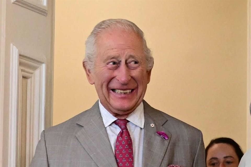 Carlos III agradeció por el recibimiento.