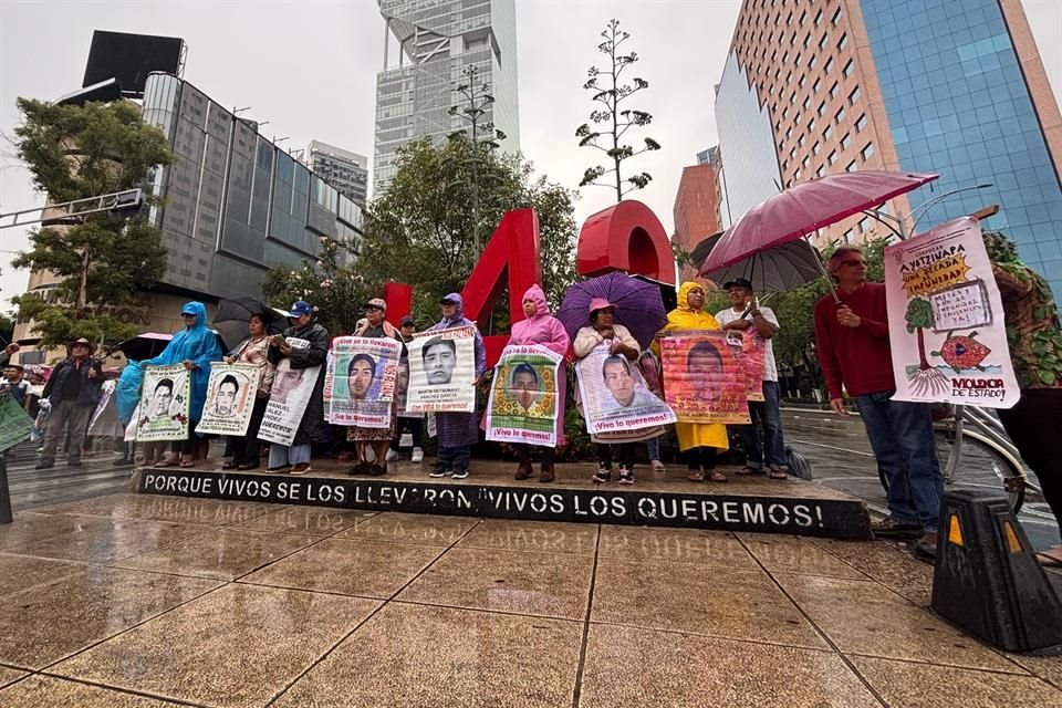 Los padres de los normalistas piden que les informe de los avances en las investigaciones y la ruta de acción de esta Administración para llegar al paradero de los estudiantes. 