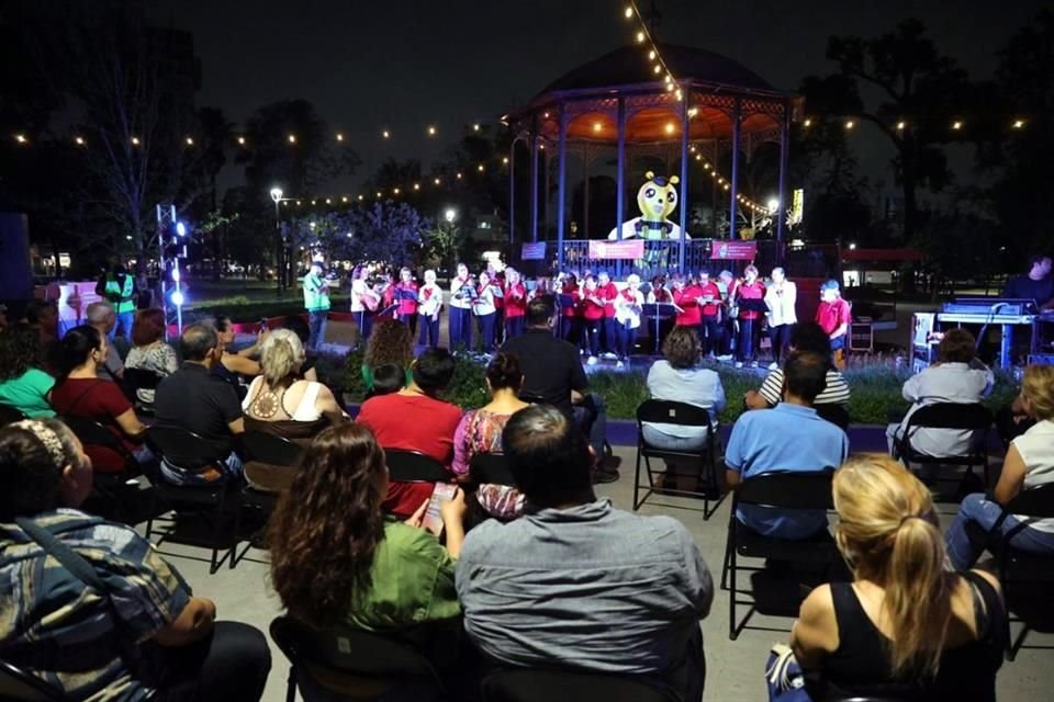 'Música en la Alameda' reunió a más de 200 asistentes en el paseo regio, el 7 de mayo.