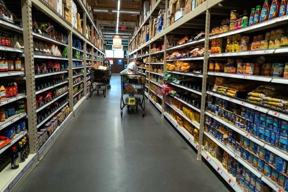 Los consumidores se mostraron más optimistas sobre las perspectivas de las condiciones empresariales, el mercado laboral y sus ingresos.