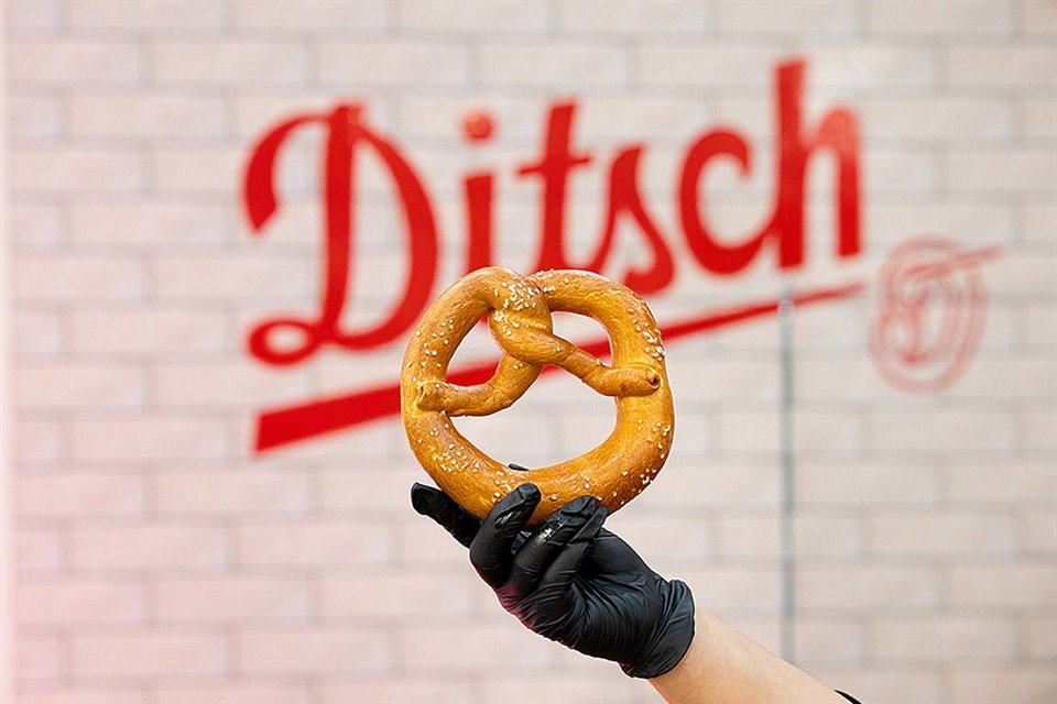 Prueba los pretzel recién horneados de Ditsch.