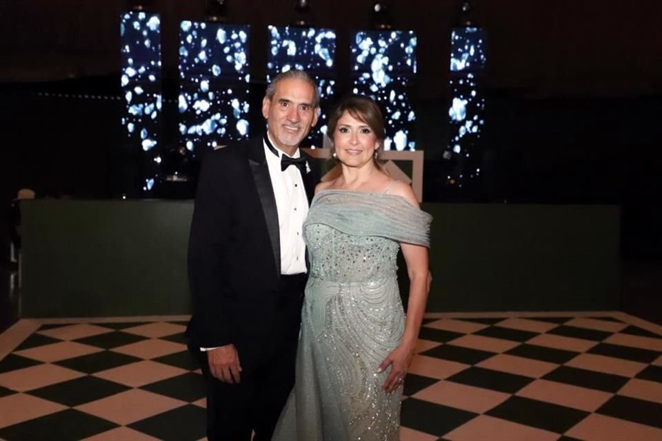 Carlos Alfredo Garza Delgado y Maricarmen Molina Fernández