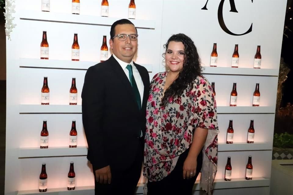 Arnoldo Vázquez y Andrea Garza