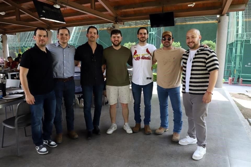 Pedro Méndez, Enrique Villanueva, Mauricio Guerra, Eugenio Villanueva, Carlos Ruiz, Fernando Guerra y Tomás Ochoa