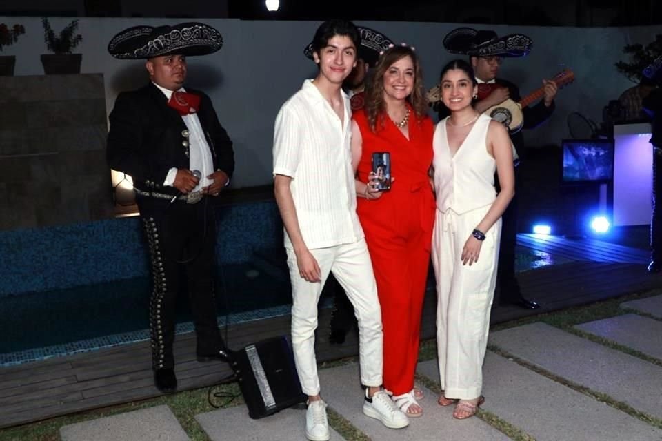 Mauricio Cortés, Sandra Ortiz Villarreal y Sandra Patricia Cortés