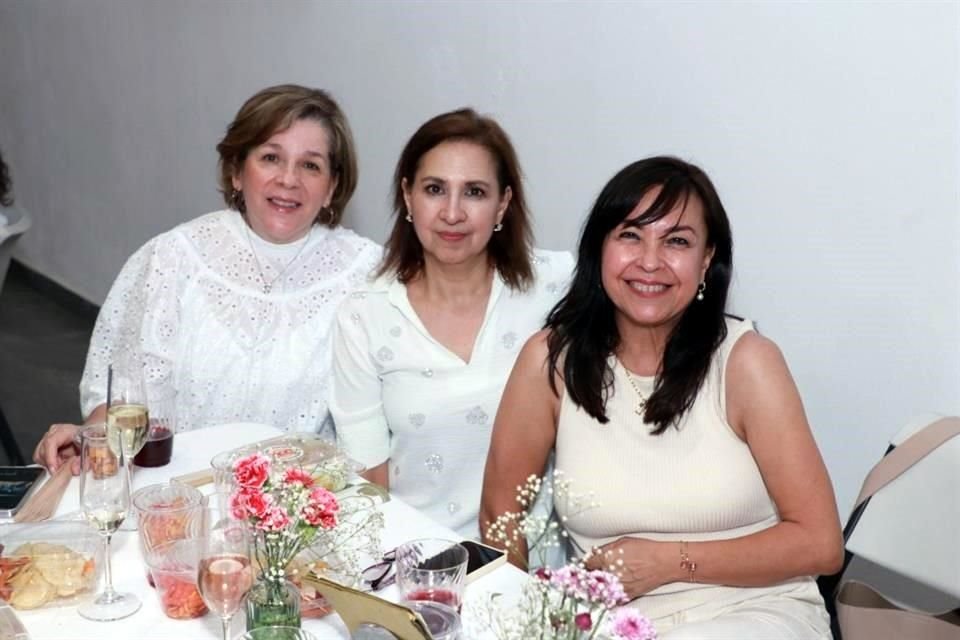 Cristina Caraza, Adriana Sahagún y Nelda de la Garza