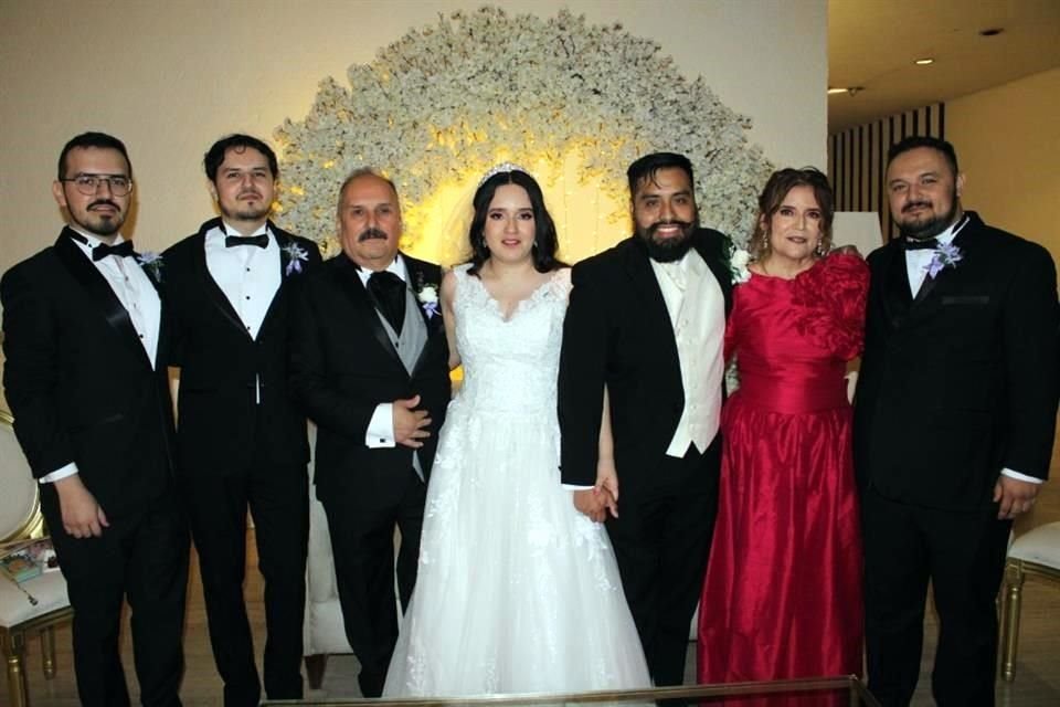 Familia de la novia
Édgar, David Romeroll Ángulo, Édgar Romeroll, LOS NOVIOS, Ma. de la Luz Angulo, Adrián Romeroll Angulo