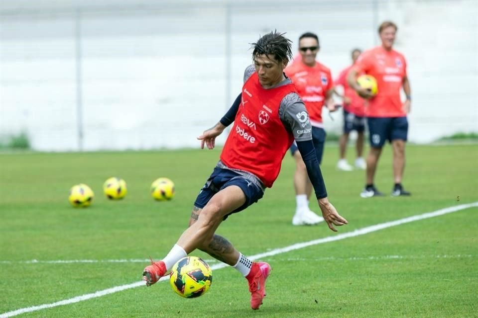 Los Rayados entrenaron este martes bajo las órdenes del nuevo cuerpo técnico.