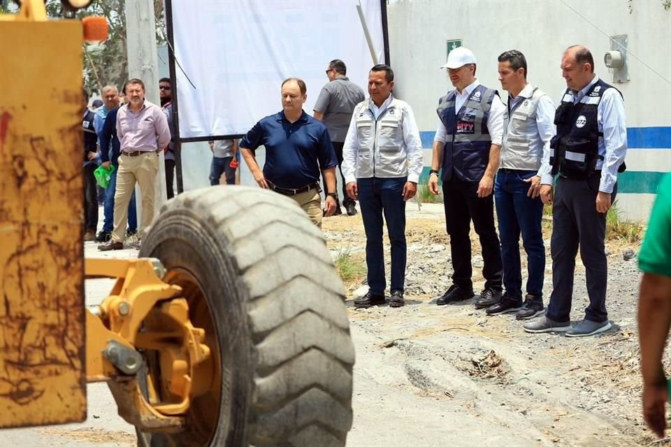 Autoridades municipales supervisaron la rehabilitación de la calle del Peñón, en su cruce con la calle Escatil Gigante, en la Colonia Antigua Estanzuela.