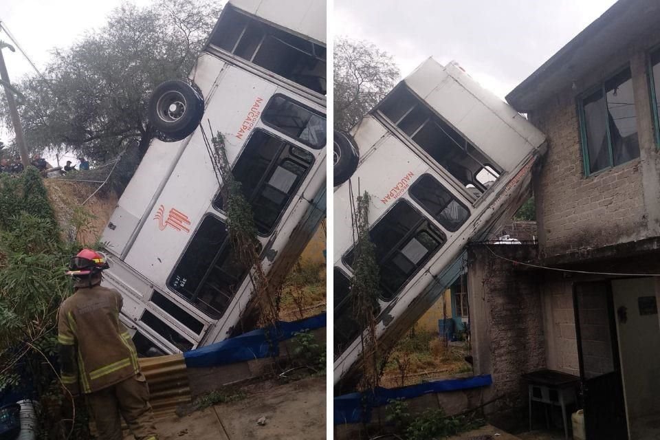 Un microbús cayó sobre una casa luego de que le fallaron los frenos mientras estaba estacionado en una pendiente.