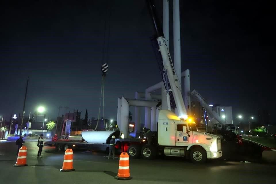 De acuerdo con el Municipio los trabajos para desmontar la escultura, también conocida como 'La Alianza', tendrán una duración cercana a los seis meses.