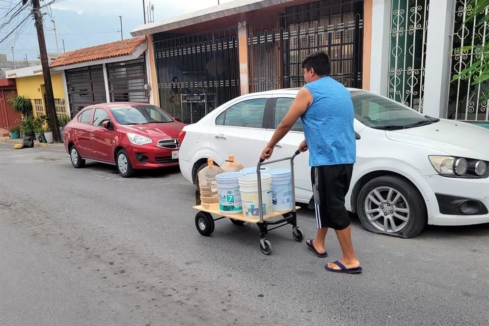 Hasta anoche cientos de usuarios de García y Santa Catarina seguían sin el servicio.