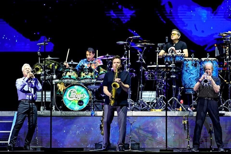 Chicago ofreció casi dos horas de éxitos en su espectáculo 'Live In Concert'.