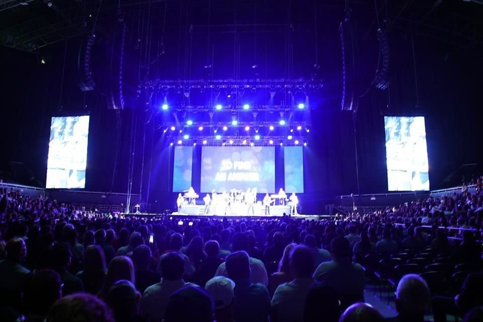 Los asistentes vivieron una noche de nostalgia musical.