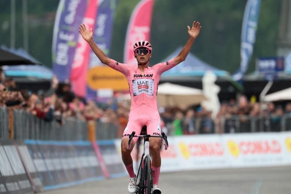 Isaac del Toro ganó la etapa 17 del Giro de Italia, defendió la 'Maglia Rosa' y se mantiene como líder de la clasificación general.