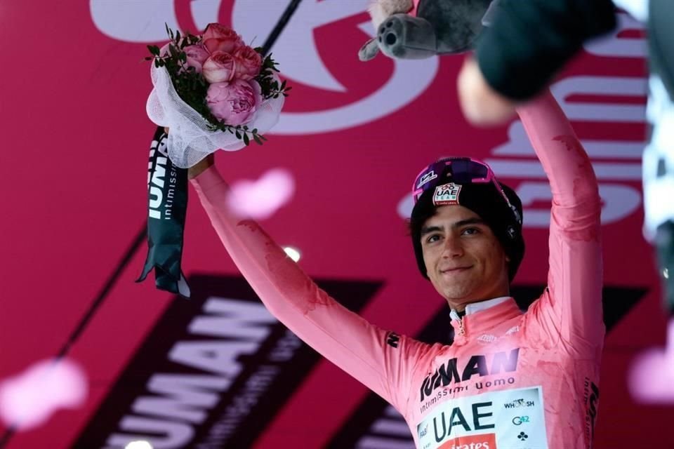 Isaac Del Toro es líder del Giro.